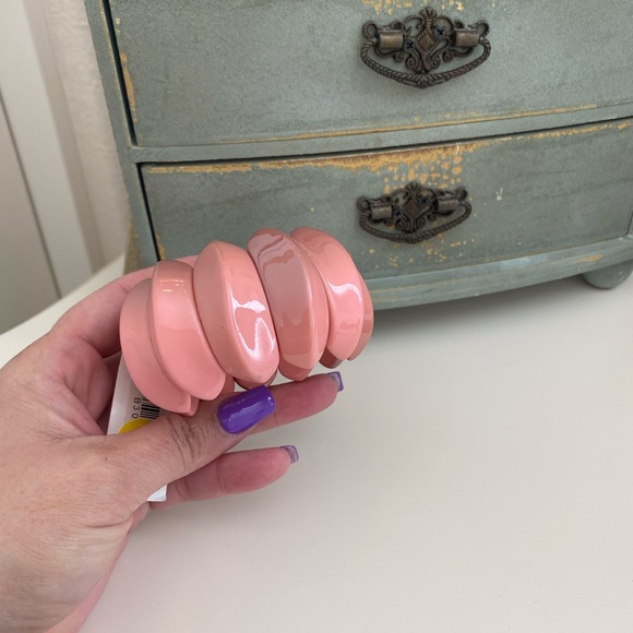 Jewelry - NWT Pink smoked look stretchy bracelet